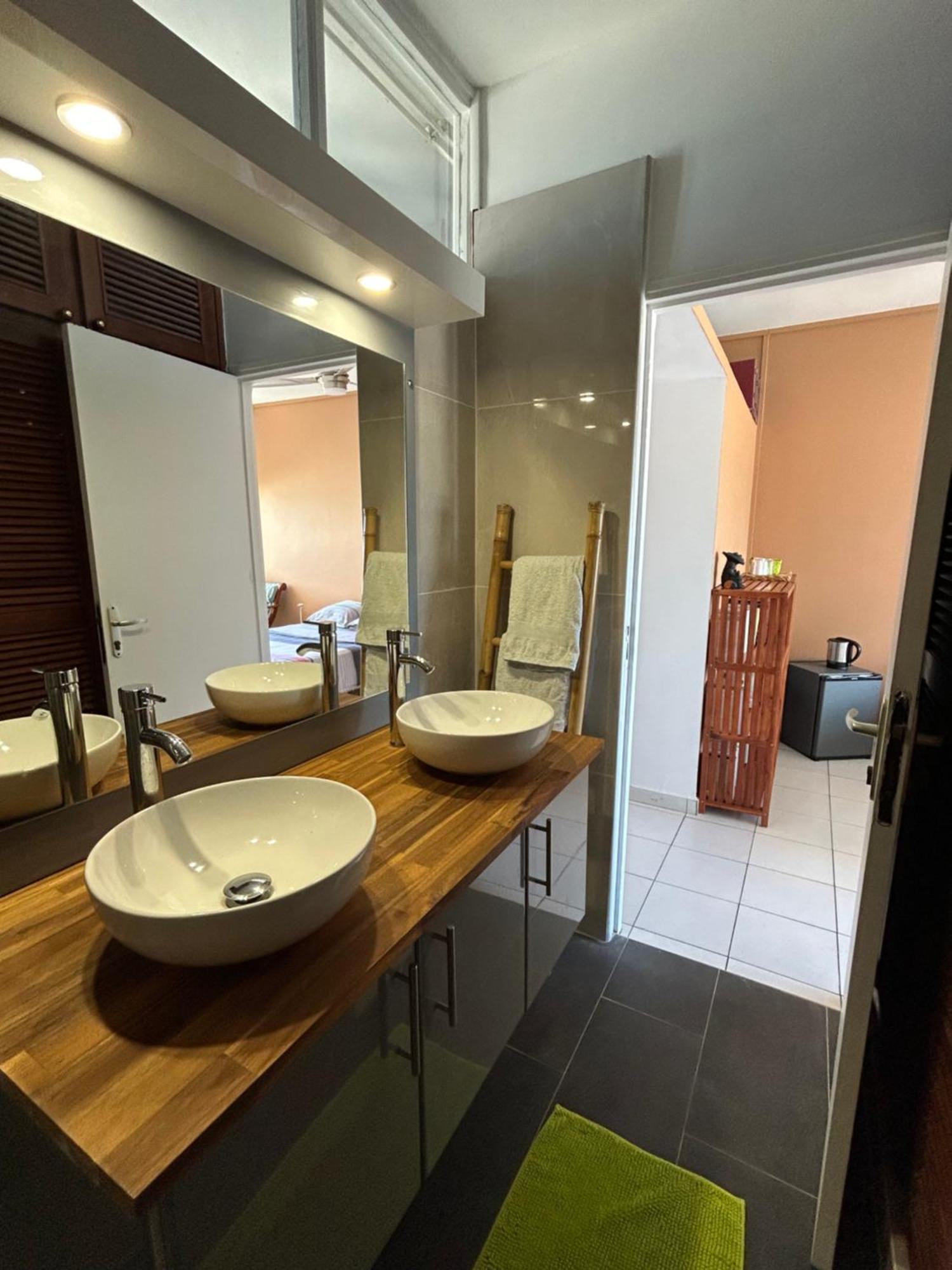 Pelikan Chambres D'Hotes Pointe-a-Pitre  Phòng bức ảnh